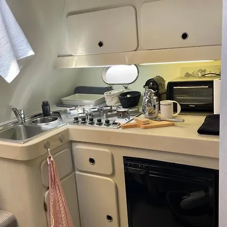 ספינת מלון Boat In פוארטו דה מוגן