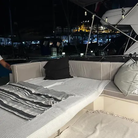 Boat In ספינת מלון *