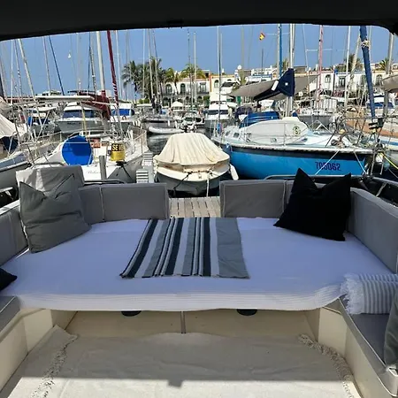 Boat In * פוארטו דה מוגן