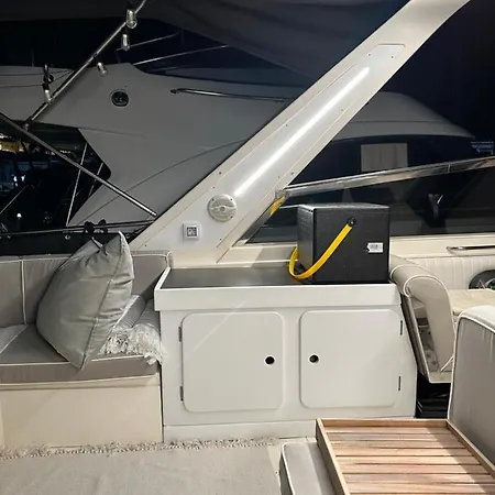 Boat In * פוארטו דה מוגן