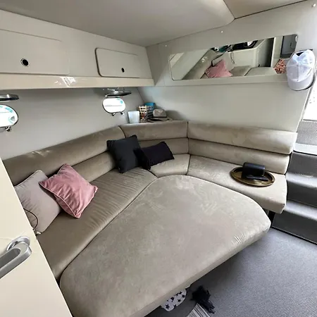 ספינת מלון Boat In