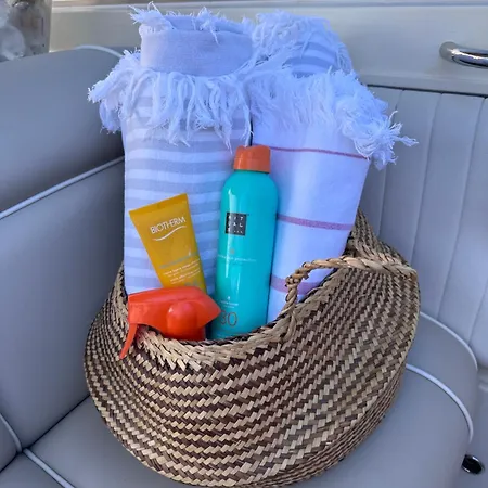 Boat In ספינת מלון