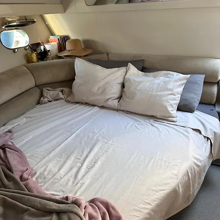 ספינת מלון Boat In