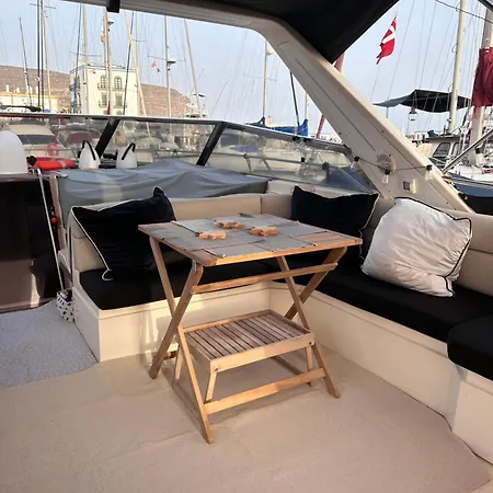 Boat In ספינת מלון *