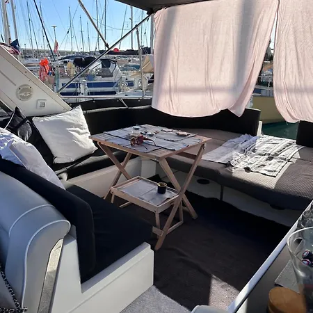 Boat In ספינת מלון פוארטו דה מוגן