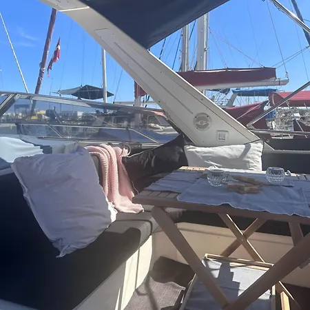 ספינת מלון Boat In פוארטו דה מוגן